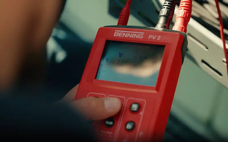 Montage einer Photovoltaikanlage durch outarky als EPC-Dienstleister